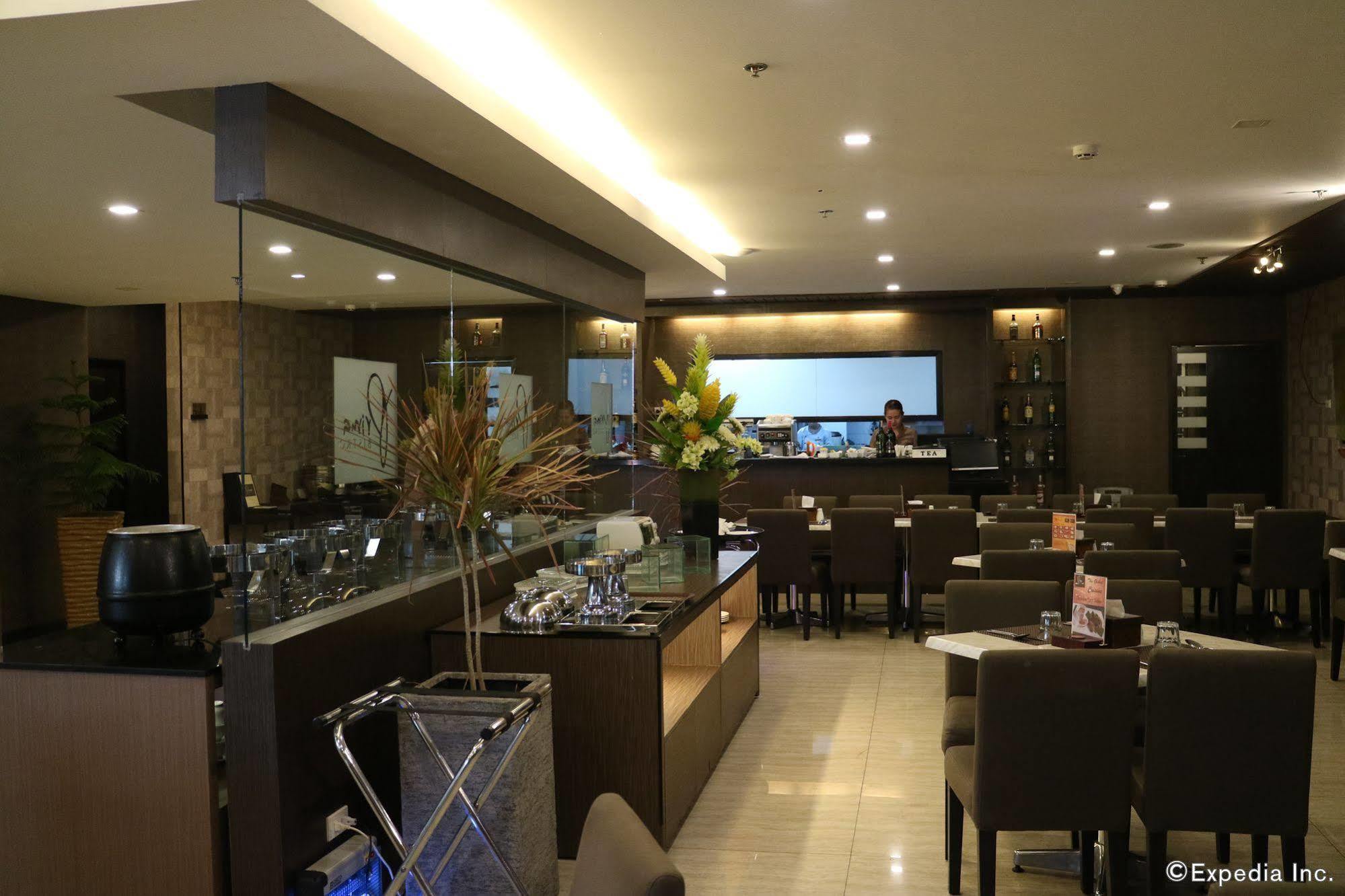 伊洛伊洛启航酒店 外观 照片